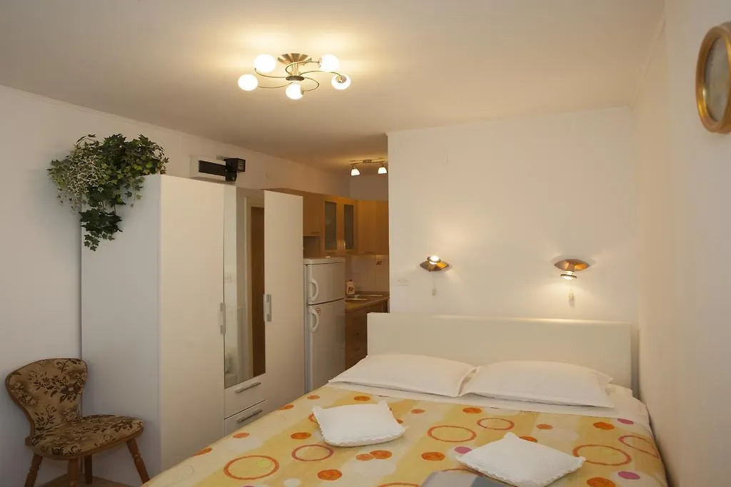 Apartments Leo Split 0*,  Croacia