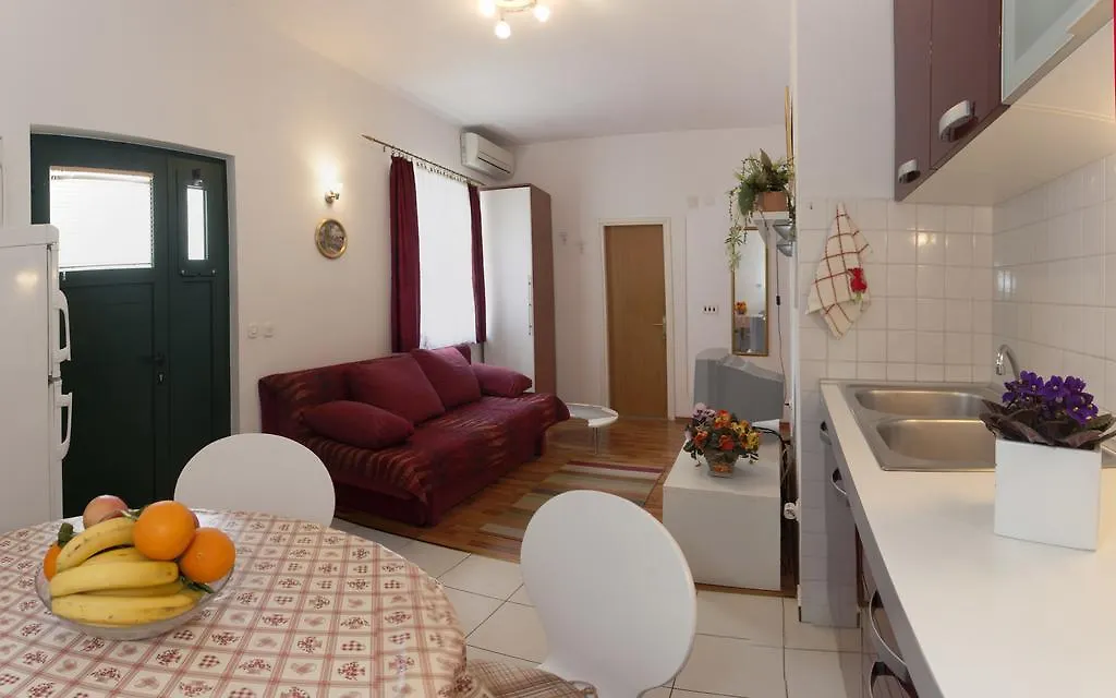Apartments Leo Split 0*,  Croacia